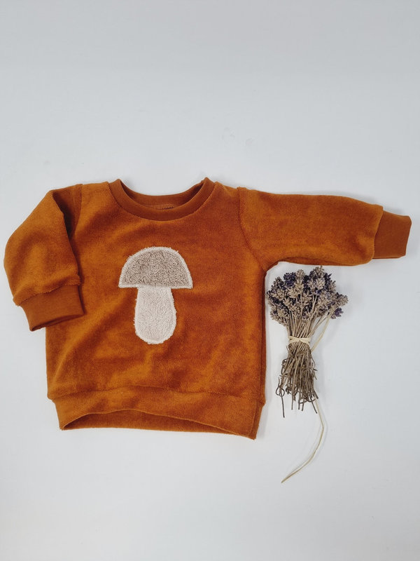 Weicher Frottee Sweater in Camel mit einer Pilz Applikation