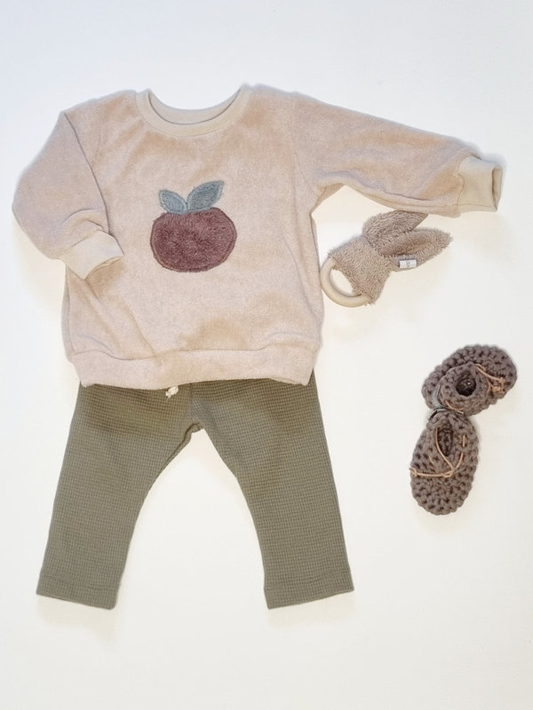 Weicher Frottee Sweater in Beige mit einer Apfel Applikation