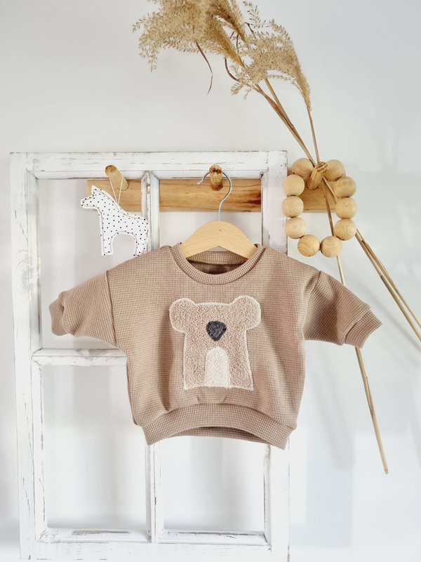 Oversize Waffelstrick Sweater für Baby in Taupe mit einer Koala Applikation in Gr. 56-98
